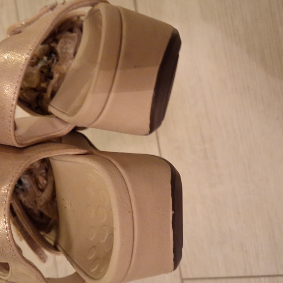 Vionic Tami gold Metallic Platform Wedge Sandals 8 - Picture 4 of 11